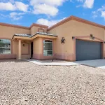 Comfy Classy Home, Close To Everything
