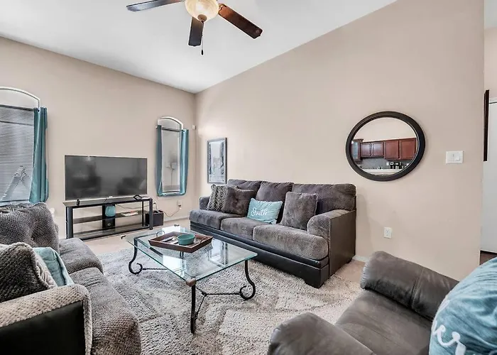Comfy Classy Home, Close To Everything