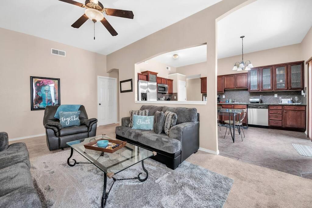 Comfy Classy Home, Close To Everything Hébergement de vacances El Paso