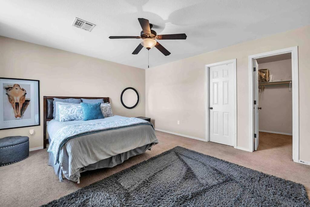 Comfy Classy Home, Close To Everything Hébergement de vacances *