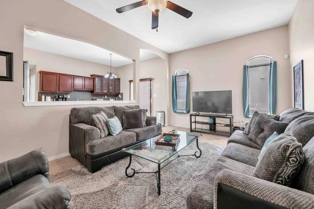 Comfy Classy Home, Close To Everything * El Paso
